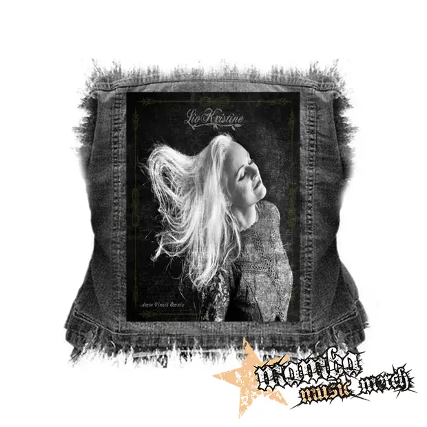 LIV KRISTINE - Amor Vincit Omnia - chrbtová nášivka (36 x 27 cm)