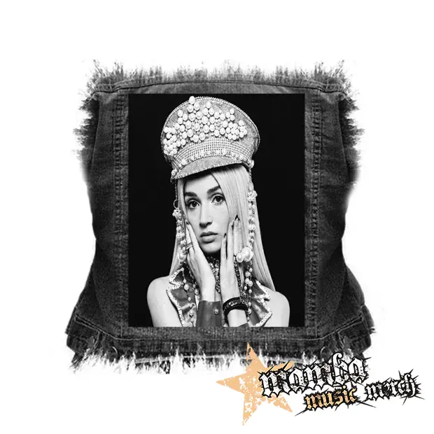 POPPY - Am I A Girl - chrbtová nášivka (36 x 27 cm)